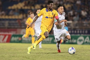 Michael Olaha gia hạn với CLB Sông Lam Nghệ An.