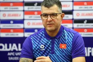 HLV C.Roland hài lòng về trận thắng U17 Myanmar.