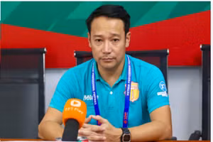 HLV Vũ Hồng Việt quyết thắng Bangkok United ở giải châu Á.