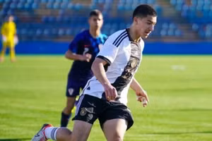 Ibrahim Maza từ chối tuyển Đức để cống hiến cho bóng đá Algeria.