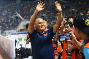 HLV Park Hang-seo chúc Tết bóng đá Việt Nam nhân dịp năm mới.