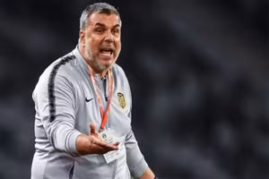 HLV Cosmin Olaroiu đánh giá cao tuyển Việt Nam và Hàn Quốc ở Asian Cup 2027. Ảnh: Internet.