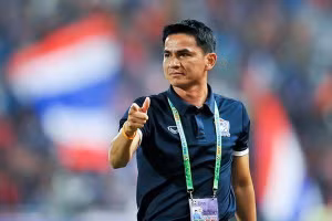HLV Kiatisak có cơ hội dẫn dắt đội trẻ Thái Lan.