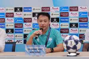 HLV Vũ Hồng Việt cho rằng Thép Xanh Nam Định đã may mắn thắng Ratchaburi.