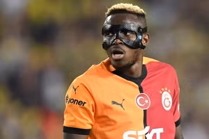 Victor Osimhen sáng cửa gia nhập CLB Man United.