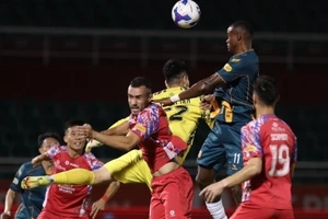 Hoàng Anh Gia Lai thua sốc CLB TPHCM ở vòng 15 V-League.