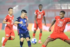 Công an Hà Nội vào bán kết Cúp quốc gia sau trận thắng Hải Phòng trên sân Lạch Tray.