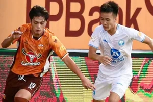 Hoàng Anh Gia Lai cầm hòa Nam Định ở vòng 3 V-League.