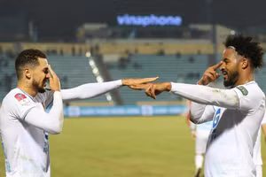 Xuân Son, Đỗ Hoàng Hên báo tin vui tới HLV Kim Sang-sik