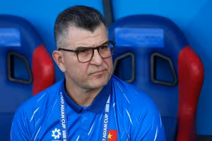 HLV Roland dẫn dắt U17 Hà Nội sau khi chia tay U17 Việt Nam.