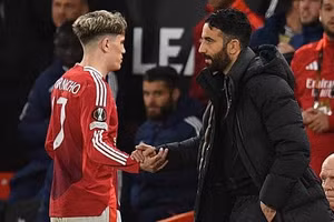 Man United bán Garnacho cho Chelsea.