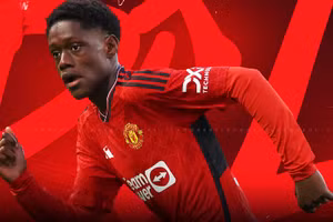 Ngwashi gia hạn với Man United thêm 4 năm.