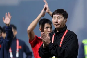 Báo Hàn Quốc ca ngợi thầy trò HLV Kim Sang Sik