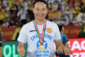 HLV Vũ Hồng Việt hài lòng với thắng Bình Định ở vòng 14 V-League.