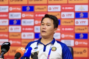 Trợ lý HLV Đông Á Thanh Hóa không hài lòng với công tác với trọng tài ở vòng 12 V-League.