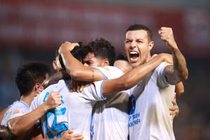 Nam Định sớm trụ hạng V-League với chuỗi trận ấn tượng.