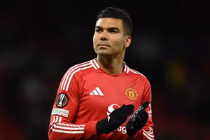 Casemiro sẽ san bằng mức lương của Ronaldo nếu giúp MU vô địch Cúp C2 châu Âu.