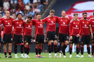 Man United cũng đang cân nhắc khả năng mang về một loạt ngôi sao.