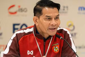 HLV Boonlert Charoenwong chia tay tuyển futsal nữ Myanmar.
