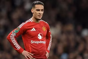 Antony sáng cửa gia nhập câu lạc bộ Real Betis.