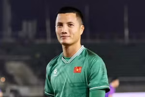 Đình Triệu nghỉ thi đấu hơn một tuần vì chấn thương.