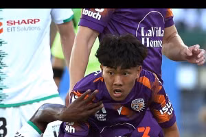 Khoa Ngô tăng giá phi mã trên thị trường chuyển nhượng.