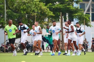 Thép Xanh Nam Định so tài tuyển Việt Nam trên sân của VFF.