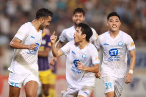 CLB Nam Định làm khách của Quảng Nam ở vòng 25 V-League.