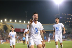 Hậu vệ Kevin Phạm Ba cân nhắc nhập tịch Việt Nam.