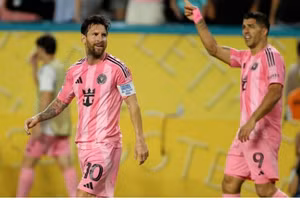 Suarez muốn giải nghệ cùng Messi ở Mỹ.