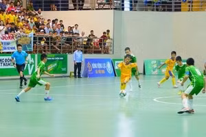 U11 Sông Lam Nghệ An bị thu hồi Cúp vô địch vì gian lận tuổi.