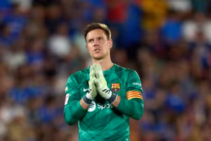 Marc-Andre Ter Stegen lọt tầm ngắm của cả Man United và Chelsea.