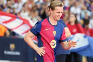 Frenkie de Jong chiếm trọn niềm tin của Ronald Koeman.