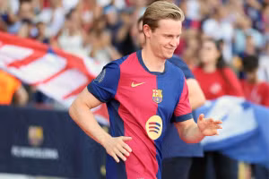 Frenkie de Jong chiếm trọn niềm tin của Ronald Koeman.