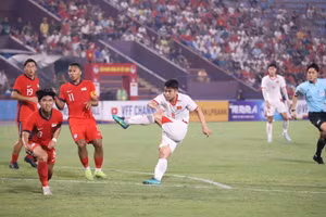 U23 Việt Nam rộng cửa vào vòng chung kết U23 châu Á sau trận thắng U23 Singapore.