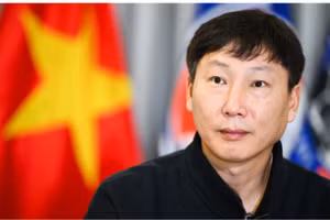 HLV Kim Sang-sik tích cực tuyển quân cho đội tuyển Việt Nam.