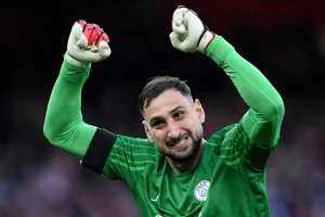 Donnarumma sáng cửa gia nhập Man United.