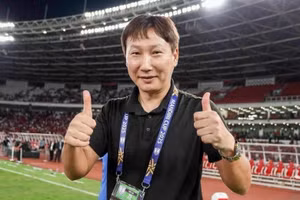 HLV Kim Sang-sik đón tin vui