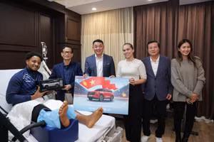 Nguyễn Xuân Son được tặng ô tô tiền tỷ từ Omoda&Jaecoo Việt Nam.