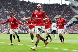 Bán loạt ngôi sao, Man United thu hàng trăm triệu đô la