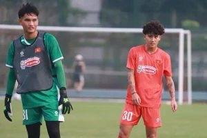 Tiền đạo Bùi Alex tập luyện trong màu áo U22 Việt Nam.