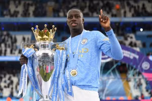 Benjamin Mendy thắng kiện Man City.