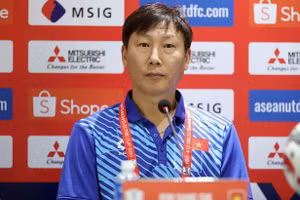 HLV Kim Sang Sik lần đầu đón Tết ở Việt Nam.