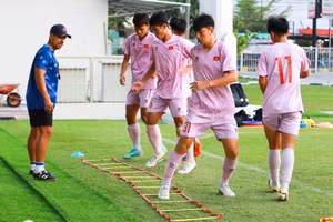 U16 Việt Nam rèn quân cho giải giao hữu tại Trung Quốc.