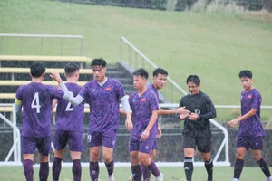 U17 Việt Nam thắng Đại học Shizuoka FC 7-0 trong chuyến tập huấn tại Nhật Bản.