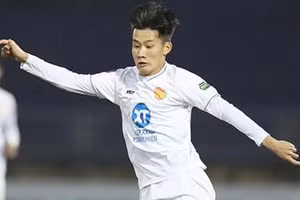 Trần Ngọc Sơn chia tay Thép xanh Nam Định.