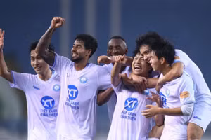 CLB Nam Định miễn phí vé ở vòng 23 V-League.