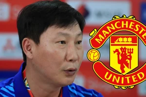 HLV Kim Sang-sik gặp khó về lực lượng ở trận gặp Man United.