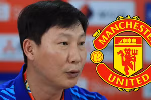 HLV Kim Sang-sik gặp khó về lực lượng ở trận gặp Man United.
