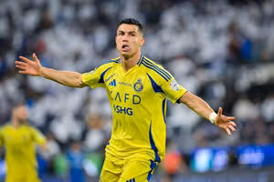 C.Ronaldo muốn mua câu lạc bộ Valencia.